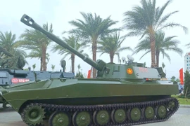 Việt Nam sản xuất pháo tự hành có khả năng cơ động dưới nước