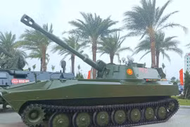 Việt Nam sản xuất pháo tự hành có khả năng cơ động dưới nước