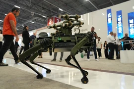 Thổ Nhĩ Kỳ trình làng robot chó chiến đấu, có thể mang theo tên lửa dẫn đường