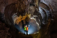 Trekking khám phá hang Chà Lòi "viên ngọc thạch nhũ" giữa núi rừng Quảng Trị