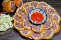 Tự tay làm món tai heo cuộn bắp bò ủ muối cho mâm cỗ Tết đặc sắc