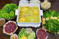 Cách làm lẩu bò nhúng giấm chua thanh, thịt mềm ngọt không dai