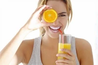 Người cận thị nên ăn gì để giữ mắt khỏe, chậm tăng độ?