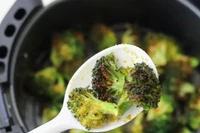 5 thực phẩm dễ làm hỏng nồi chiên không dầu, nên tránh ngay