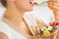 Ăn gì để ngăn ngừa tóc bạc sớm?