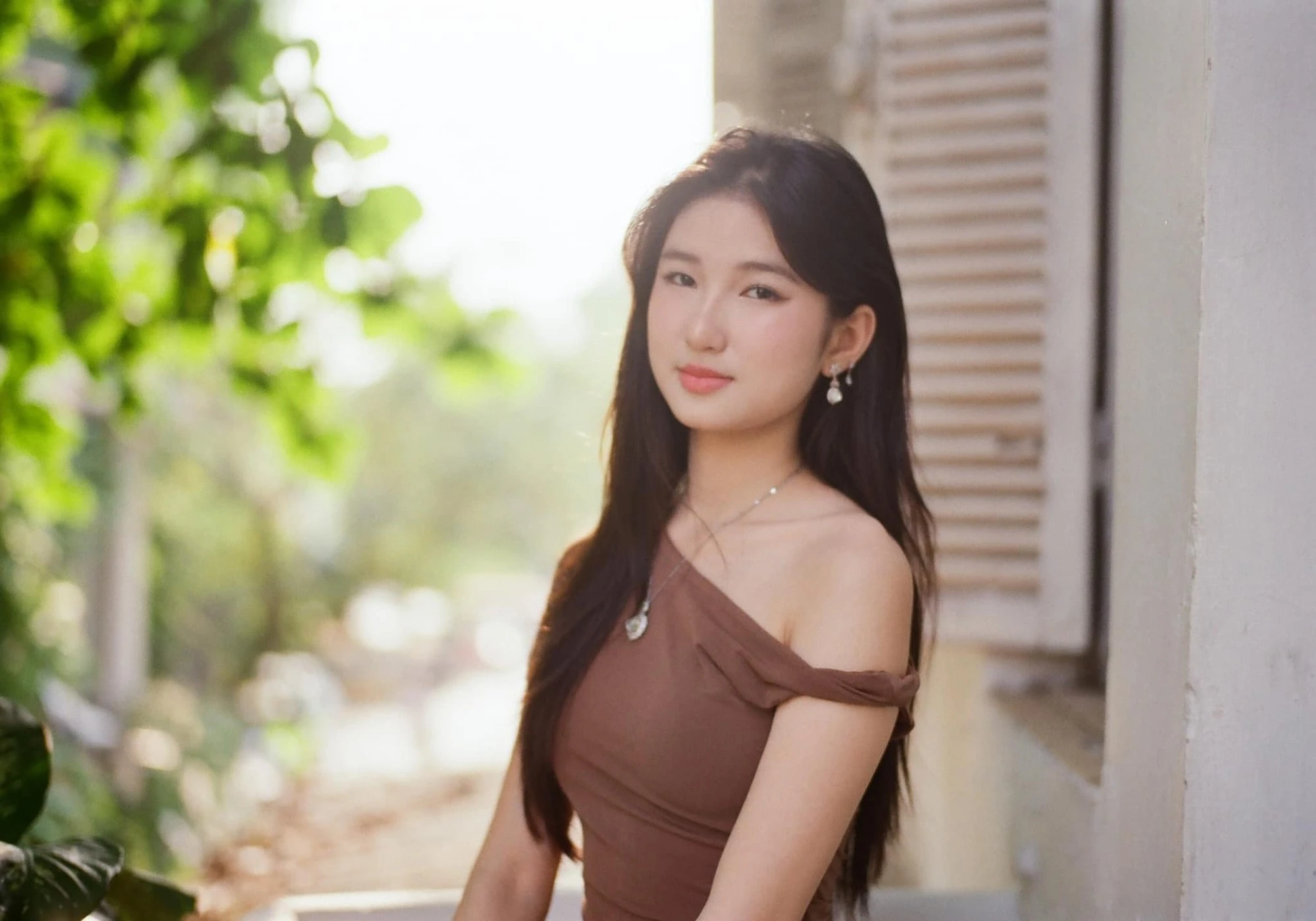 Nàng Mơ bị tố nói trống không, ông Bố Điên bảo vệ con