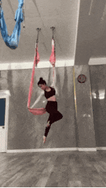 Trên trang cá nhân, Thiên An thường xuyên chia sẻ những khoảnh khắc tập yoga cực kì nghiêm túc tại phòng tập, đặc biệt là yoga bay.