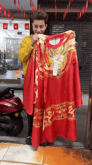 Màn review áo dài của nam thanh niên khiến dân mạng không nhin được cười