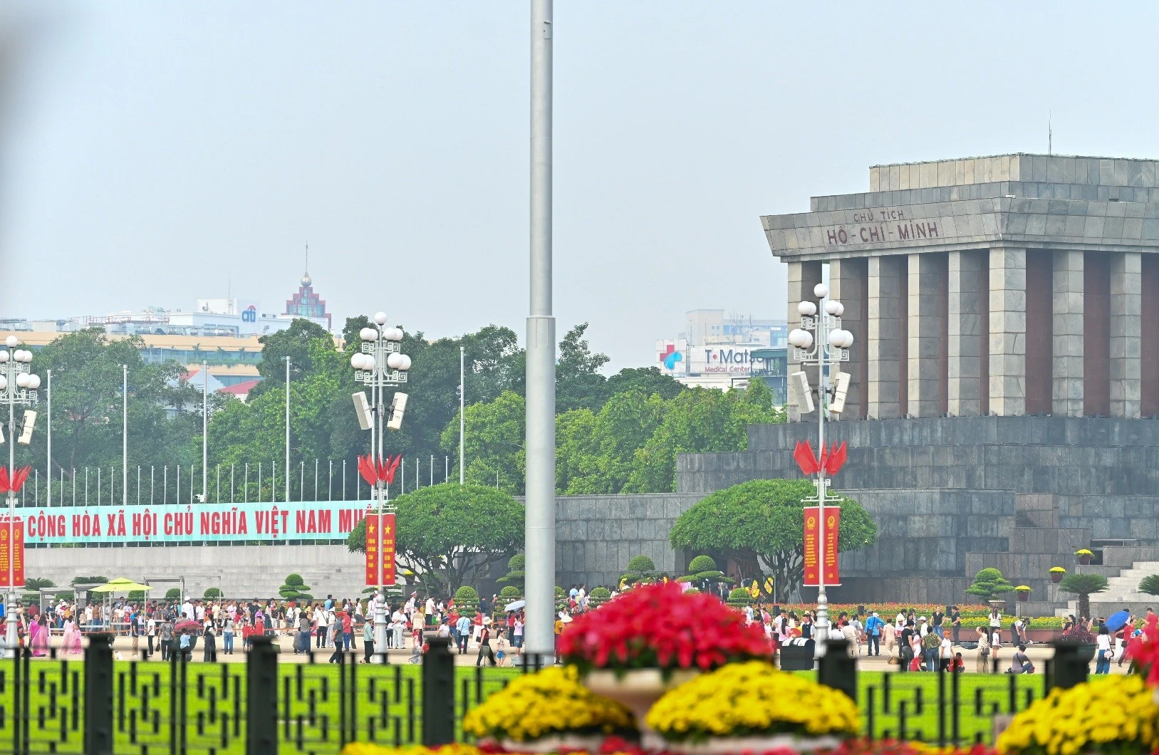 [GALLERY] Người dân vào Lăng và Khu di tích Phủ Chủ tịch dịp lễ Quốc khánh
