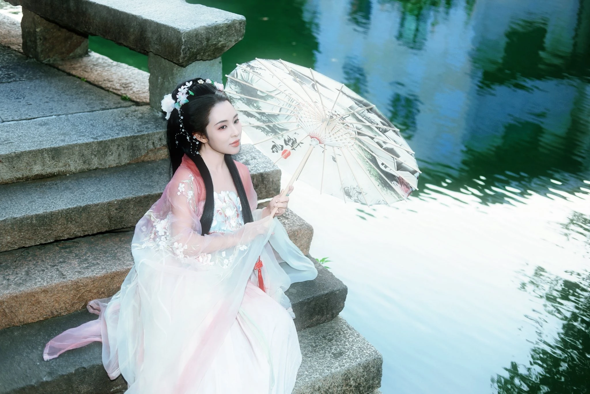 Bảo Trâm Idol hóa “thần tiên tỷ tỷ” tại cổ trấn Trung Quốc, đẹp tựa sương mai