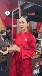 Làn da kém mịn, gương mặt thiếu sắc và tổng thể kém rạng rỡ khiến nhiều người không khỏi bất ngờ, thậm chí còn khó tìm được lời khen cho nàng hậu ở dưới phần bình luận.