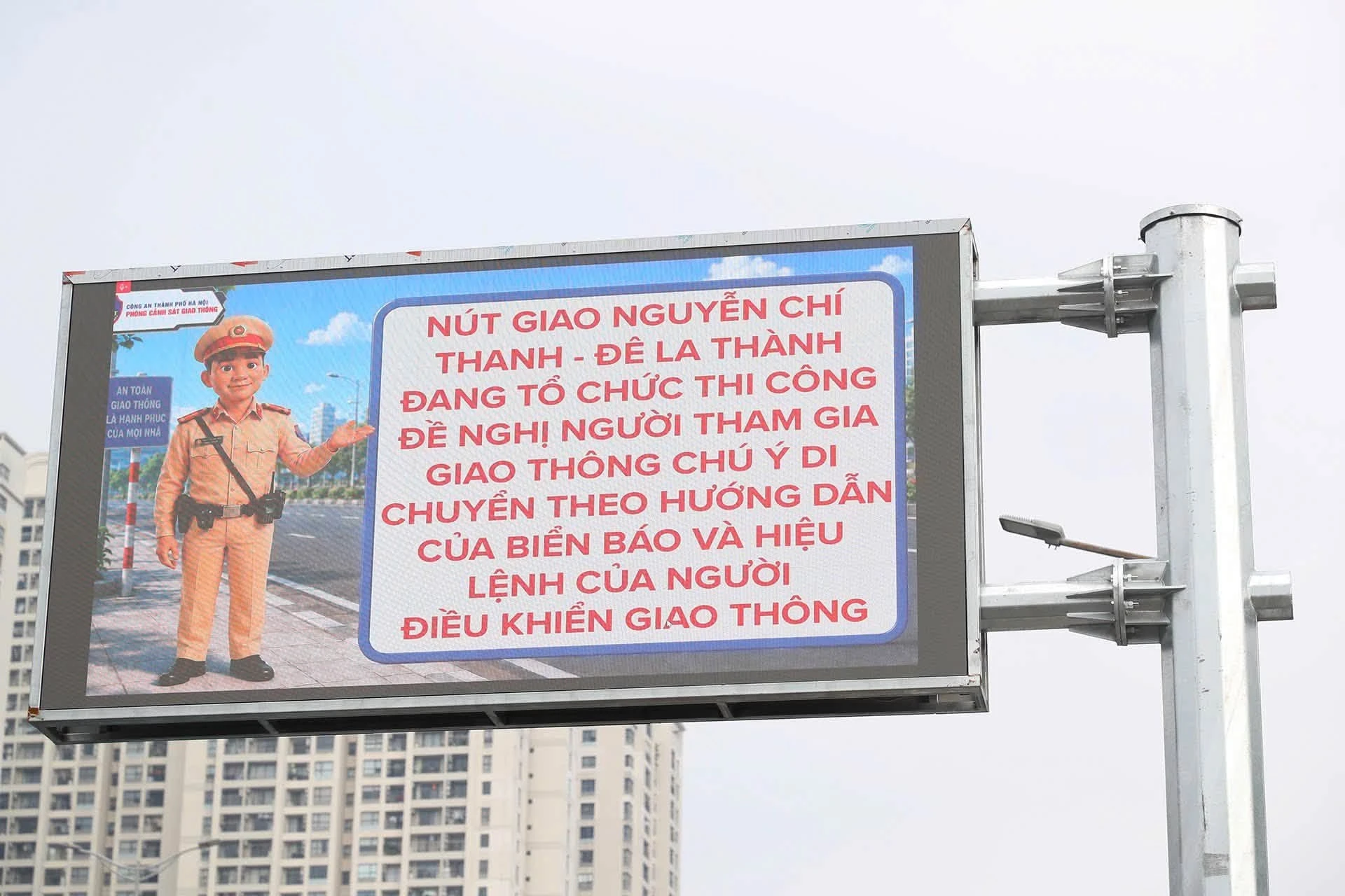 [GALLERY] Hà Nội sắp vận hành 36 màn hình LED thông báo ùn tắc, ngập úng