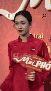 tại một sự kiện gần đây, visual của Vũ Thúy Quỳnh dưới ống kính cam thường lại gây thất vọng ngoài mong đợi.