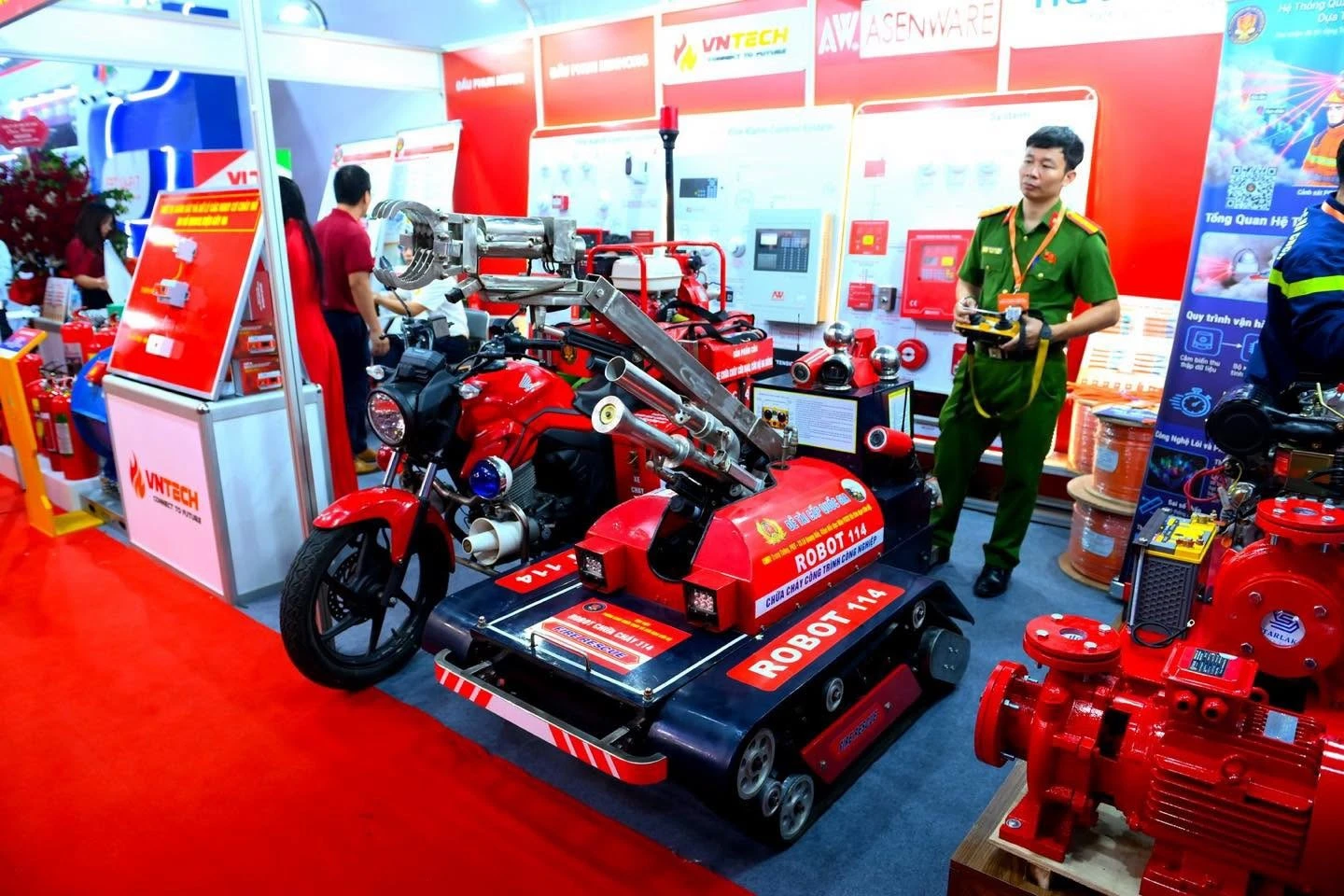 [GALLERY] Khai mạc triển lãm Triển lãm quốc tế về PCCC và Cứu hộ cứu nạn