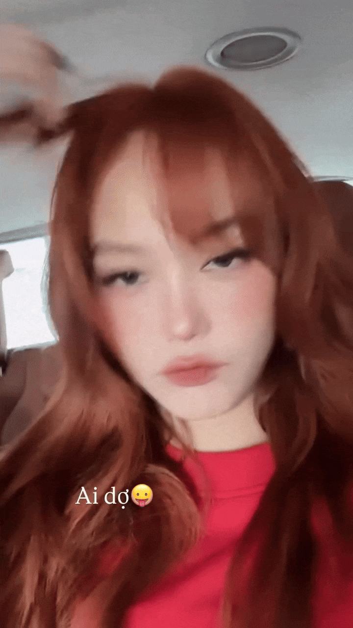 Với diện mạo mới này, gương mặt của mỹ nhân 38 tuổi bỗng trẻ hơn cả chục tuổi, như quay ngược về thời đôi mươi đầy thanh xuân.