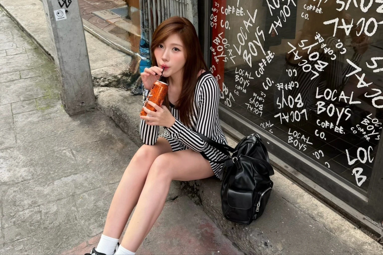 Huỳnh Uyển Ân khoe dáng tại Thái Lan, visual lên hương trong ảnh street style