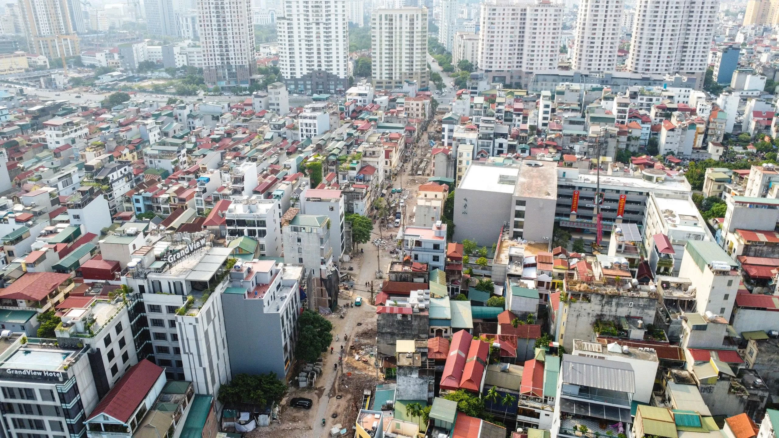 [GALLERY] Cận cảnh công trường mở rộng ngõ 381 Nguyễn Khang ở Hà Nội
