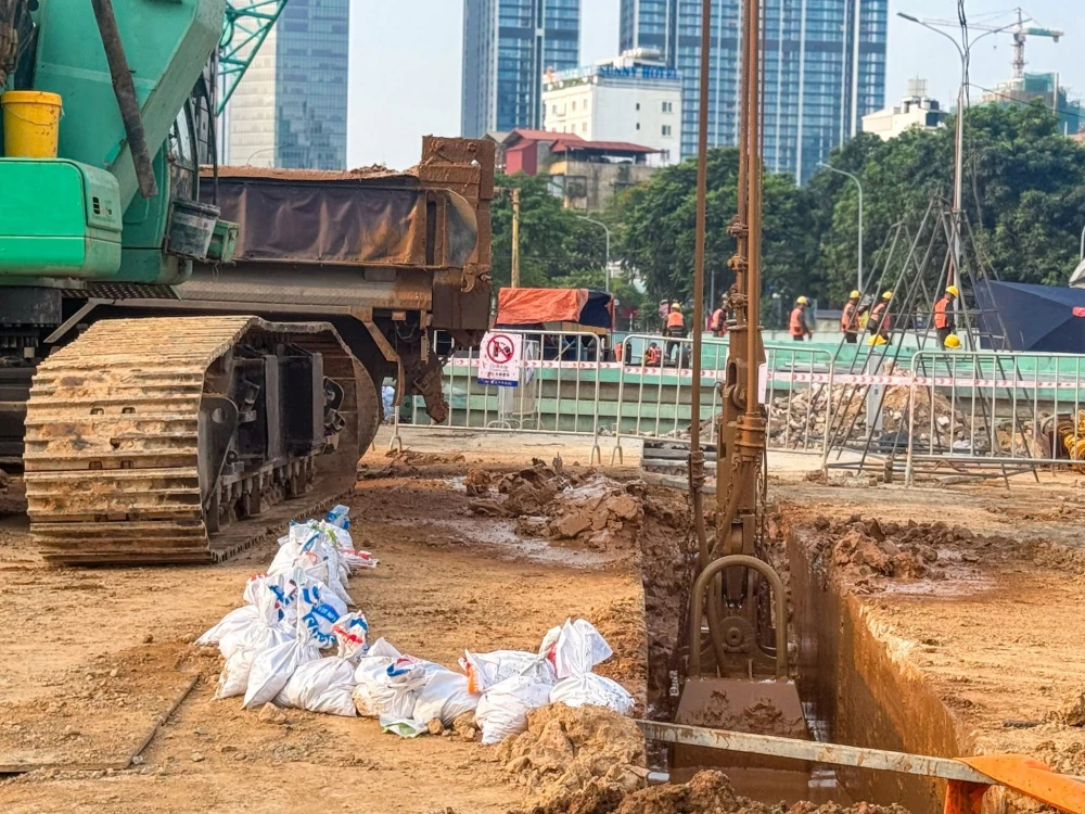 [GALLERY] Tuyến đường sắt đô thị số 5 chính thức thi công 