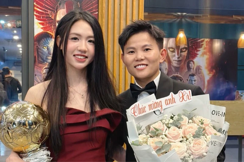 Hot girl xinh như búp bê tình tứ bên QBV nữ Việt Nam 2025 là ai?