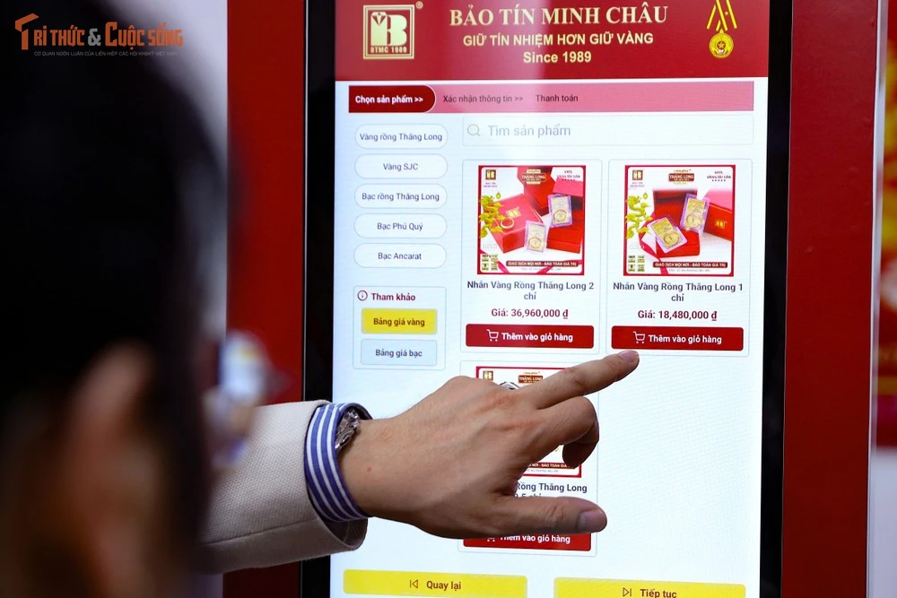 Máy bán vàng tự động, giải pháp tránh xếp hàng mua vàng sát vía Thần Tài