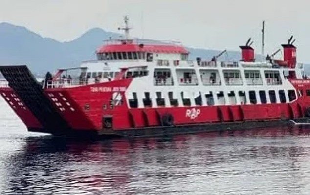 Daily Mail đưa tin, phà KM Tunu Pratama Jaya chở 65 người đã bị chìm ở ngoài khơi đảo Bali vào rạng sáng 3/7 khi đang trên hành trình từ Cảng Ketapang ở Đông Java đến Cảng Gilimanuk. Ảnh: DM.