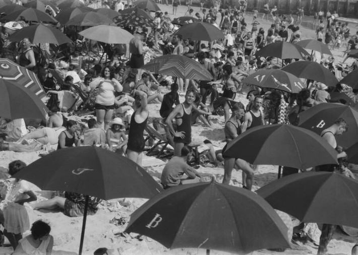 Bãi biển ở Long Beach 100 năm trước.
