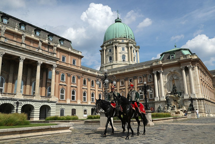 Thủ đô của Hungary nổi tiếng với kiến trúc tuyệt đẹp, bao gồm Tòa nhà Quốc hội mang tính biểu tượng và Lâu đài Buda. Ảnh: CFP.
