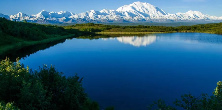 Alaska có hơn 3 triệu hồ. Trong đó, hồ George ở Alaska được biết đến là một trong những hồ tự xả lũ lớn nhất ở Bắc Mỹ cho đến năm 1967. Ảnh: Một hồ nước ở Alaska. Ảnh: Adventures.com.