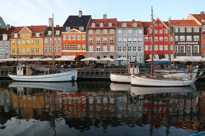 Hai trong số những công viên giải trí lâu đời nhất thế giới nằm ở Copenhagen: Bakken và Tivoli Gardens. Ảnh: Wikipedia.