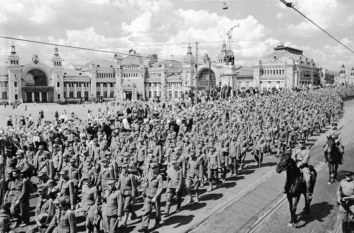 Ga Belorusskaya. Công trình này do các kiến trúc sư hàng đầu Ivan Taranov và Nadezhda Bykova tạo nên.