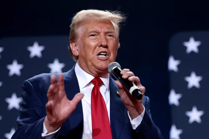 Tổng thống Mỹ Donald Trump cho rằng giới chức Los Angeles phải chịu trách nhiệm cho các cuộc biểu tình bạo lực tại thành phố này những ngày qua. Ảnh: Investopedia.