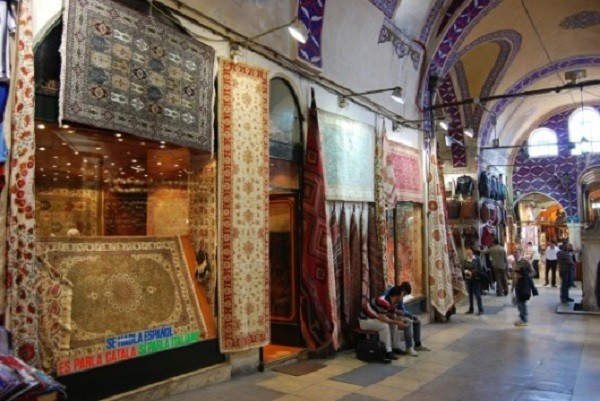 Grand Bazaar ở Istanbul là khu chợ có mái che cổ lớn nhất thế giới, với hơn 3.000 cửa hàng. Ảnh: TTC.