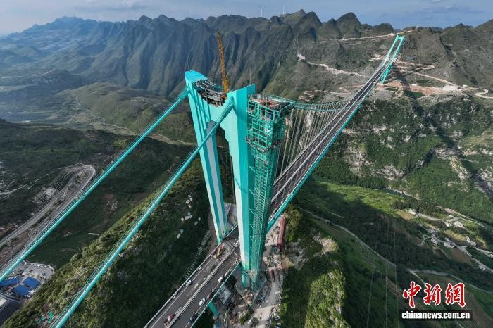 Cây cầu đã đạt được nhiều đột phá công nghệ trong thiết kế chịu gió và xây dựng cầu trên cao. Ảnh: China News.