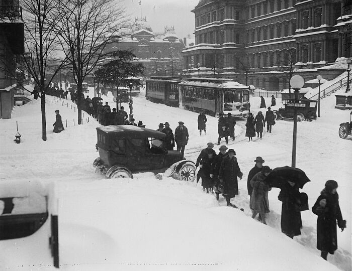 Tuyết phủ trắng đường phố thủ đô Washington DC năm 1922.