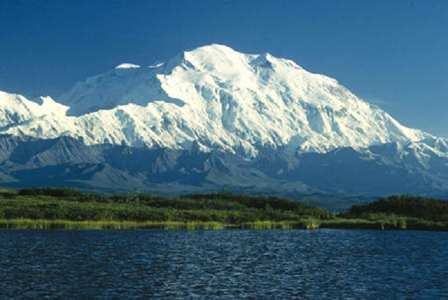 Với độ cao 6.190 mét, Denali ở Alaska là đỉnh núi cao nhất ở Mỹ và Bắc Mỹ. Ảnh: Wikipedia.