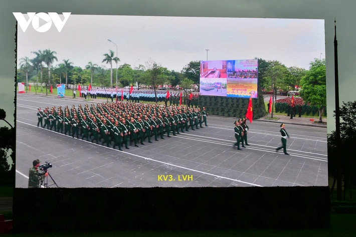 Điểm cầu chính tại Trung tâm Huấn luyện Quốc gia 4 (Miếu Môn, Hà Nội) được kết nối trực tuyến với điểm cầu tại Làng văn hoá các dân tộc Việt Nam và Đại học Quốc gia.