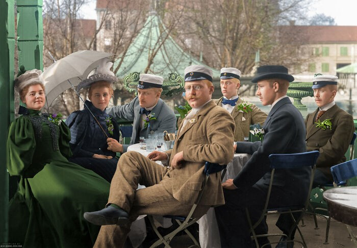 Sinh viên đại học tại nhà hàng 'Flustrets' ở Uppsala, Thụy Điển, năm 1896.