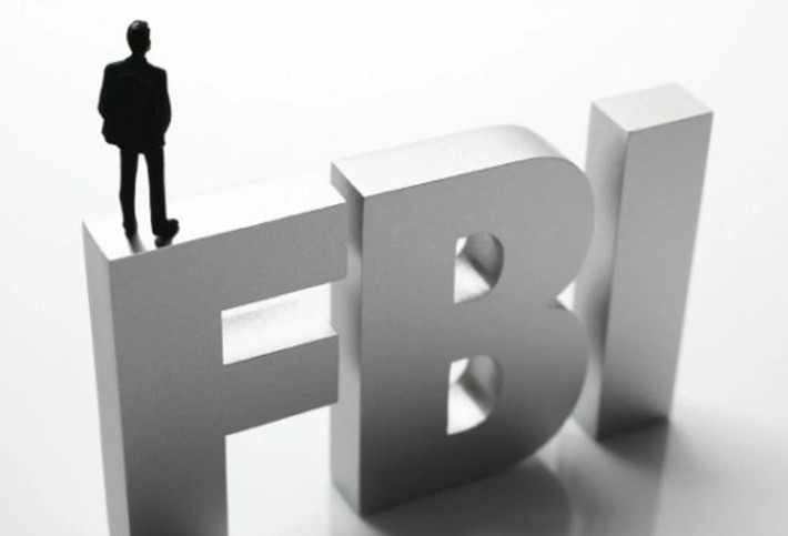 FBI có bộ thuật ngữ và biệt ngữ riêng của cơ quan này, bao gồm các từ viết tắt, thuật ngữ kỹ thuật và các cách diễn đạt được sử dụng trong các báo cáo, hồ sơ, và giao tiếp nội bộ để mô tả công việc của họ trong việc thực thi pháp luật và tình báo. Ví dụ, "brick agent" là những đặc vụ làm việc trên đường phố. Ảnh: telegrafi.