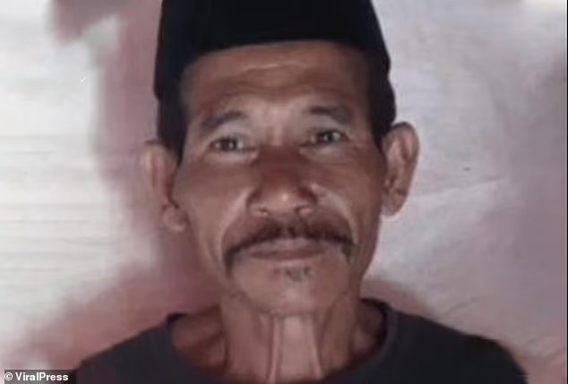 Khi đó, ông Arifuddin (ảnh), 53 tuổi, đang tắm cùng người thân dọc theo sông Bulete thì bất ngờ bị một con cá sấu tấn công, cắn vào chân.