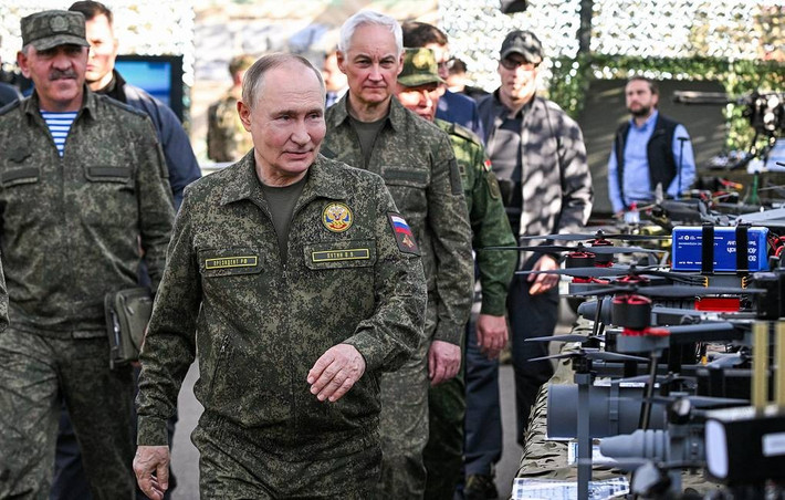 Theo Tân Hoa Xã, Tổng thống Nga Vladimir Putin ngày 16/9 cho biết 100.000 binh sĩ tham gia cuộc tập trận quân sự chung Nga-Belarus, được gọi là Zapad-2025. Ảnh: Tass.