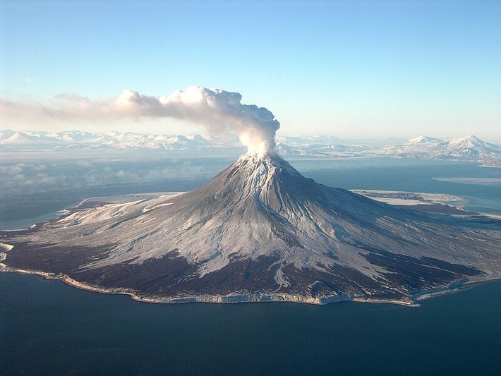 Alaska có số lượng núi lửa đang hoạt động nhiều nhất tại Mỹ. Ảnh: Wikipedia.