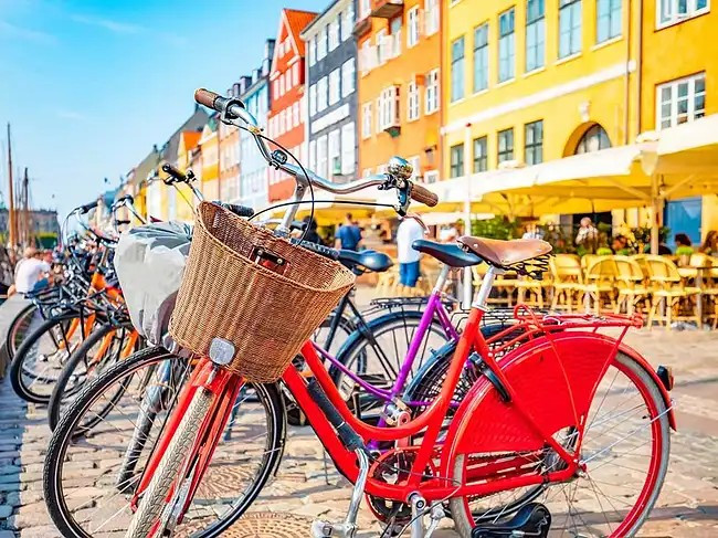 Copenhagen có nhiều xe đạp hơn ô tô. Một nửa người dân Copenhagen đạp xe đi làm hoặc đi học hàng ngày. Ảnh: TT.
