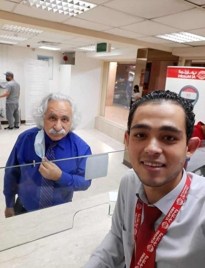 "Bản sao" của Einstein được nhìn thấy trong siêu thị Kheir El-Zaman.