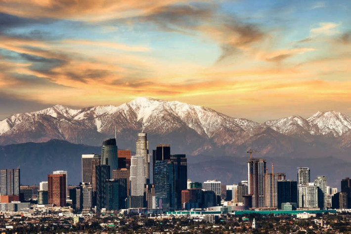 Nhiệt độ ở Los Angeles có thể thay đổi tới 20°C giữa các khu vực khác nhau trong thành phố này. Ví dụ, tại Bến tàu Santa Monica, nhiệt độ tối đa trung bình vào tháng 7 là 21 °C. Cách đó 24 km, tại Công viên Canoga, nhiệt độ là 35°C. Ảnh: CS.
