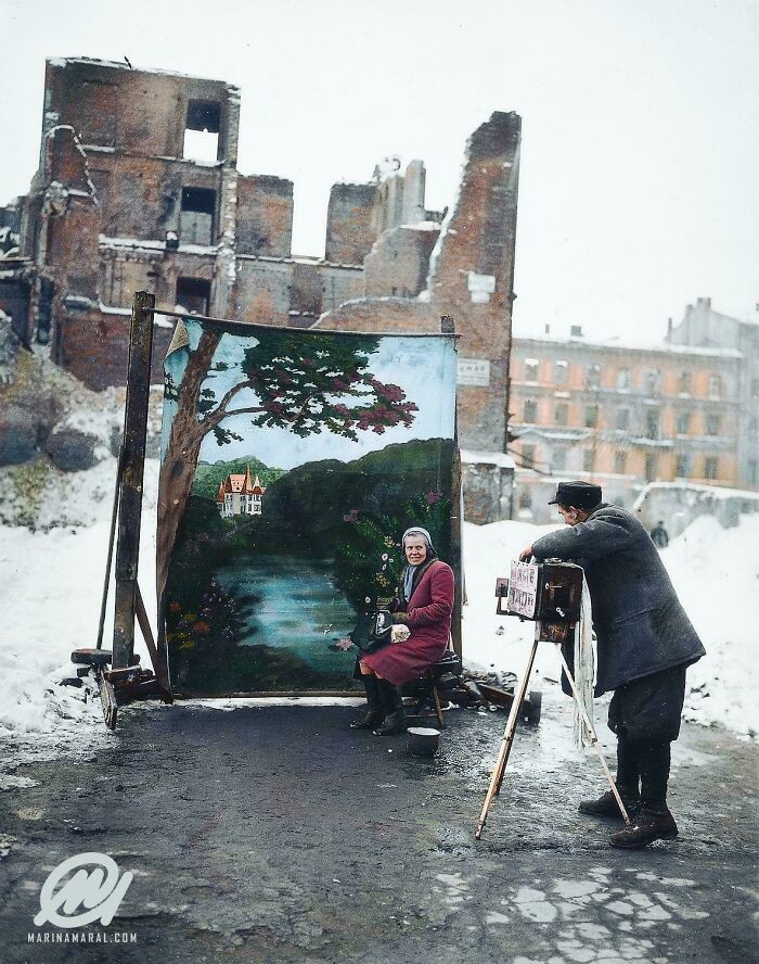 Chụp ảnh chân dung ở Warsaw, Ba Lan, vào tháng 11/1946.