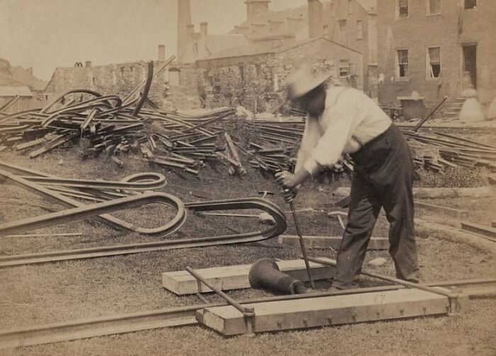 Công nhân xây dựng đường sắt vào khoảng năm 1862 hoặc 1863.