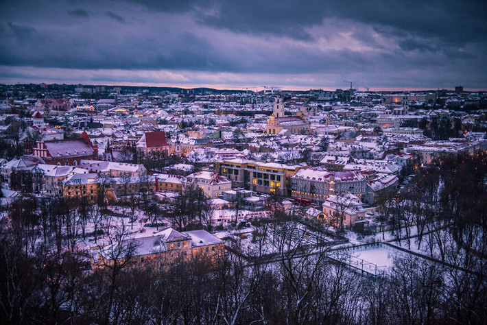 Quang cảnh khu dân cư nhìn từ trên đồi ở Vilnius.
