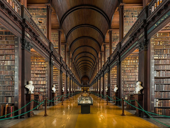 Trinity College ở Dublin là một trong thư viện lớn nhất và lâu đời nhất ở Ireland. Thư viện Trinity College Dublin là một điểm đến không thể bỏ qua đối với những ai yêu thích lịch sử, kiến trúc và sách. Phòng chính của thư viện chứa hơn 200.000 cuốn sách cổ. (Nguồn ảnh: BP, Wiki)