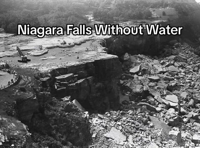Bức ảnh hiếm chụp lúc thác Niagara cạn nước.