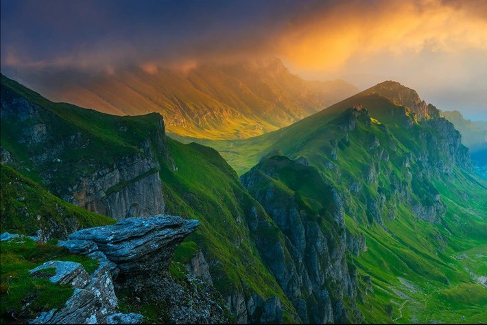 Cảnh hùng vĩ ở núi Bucegi.